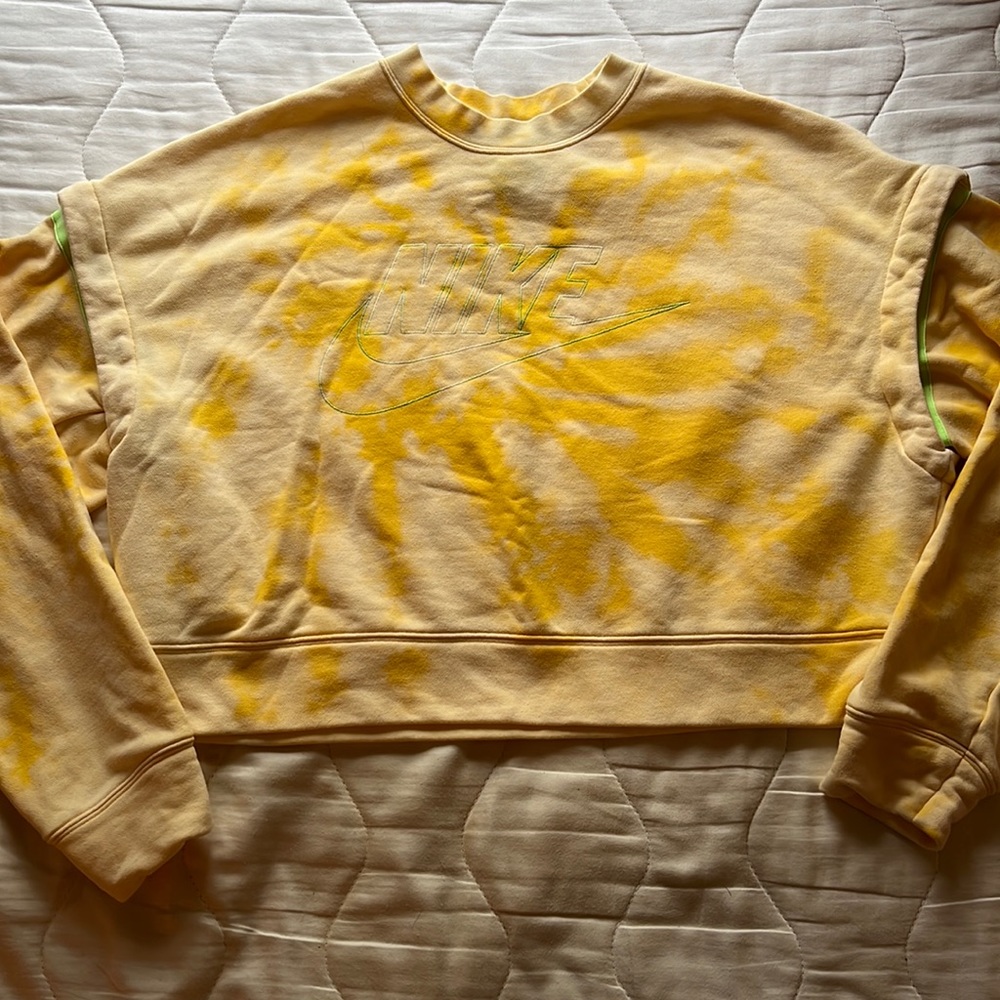 NIKE Tie-Dye Sweatshirt with Tear Away Sleeves Large